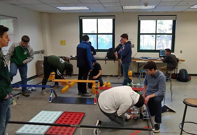 FTC13406's tweet photo. Last meeting before competition Sunday! #omgrobots #letsgobildatogether https://t.co/Z0kUZ2zSeb