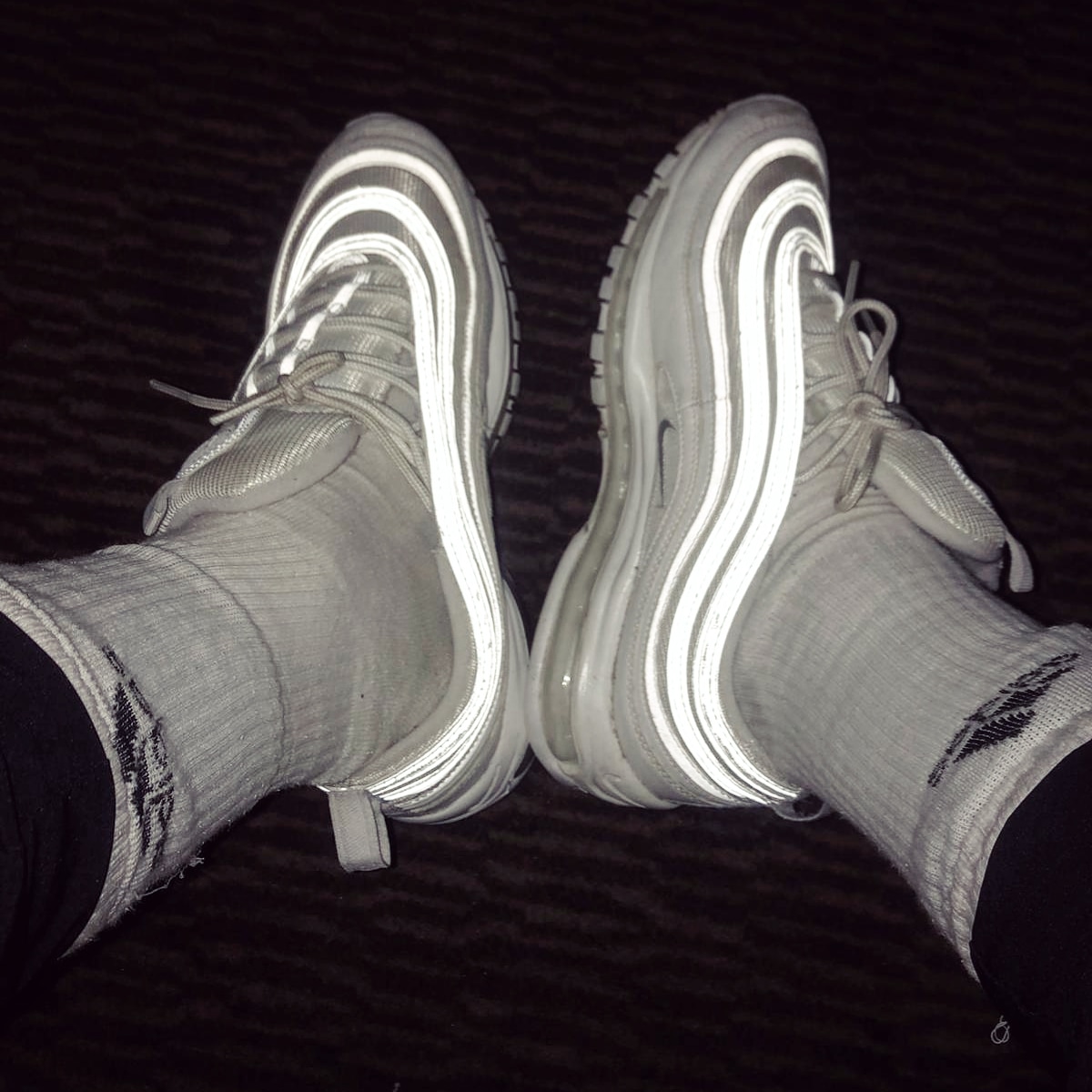 MagicNikeXXX's tweet photo. #airmax #airmax97 #whitesocks https://t.co/XooitQeCwR