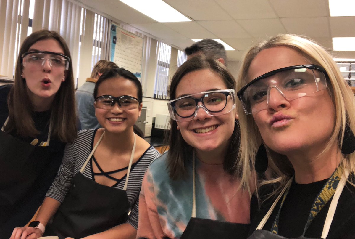 bearscienceclub's tweet photo. RHS Science Club turned pennies into GOLD at today’s meeting!🏆 #scienceclub #pennies #gold #wegotthatmagictouch https://t.co/QbvZYHiyma