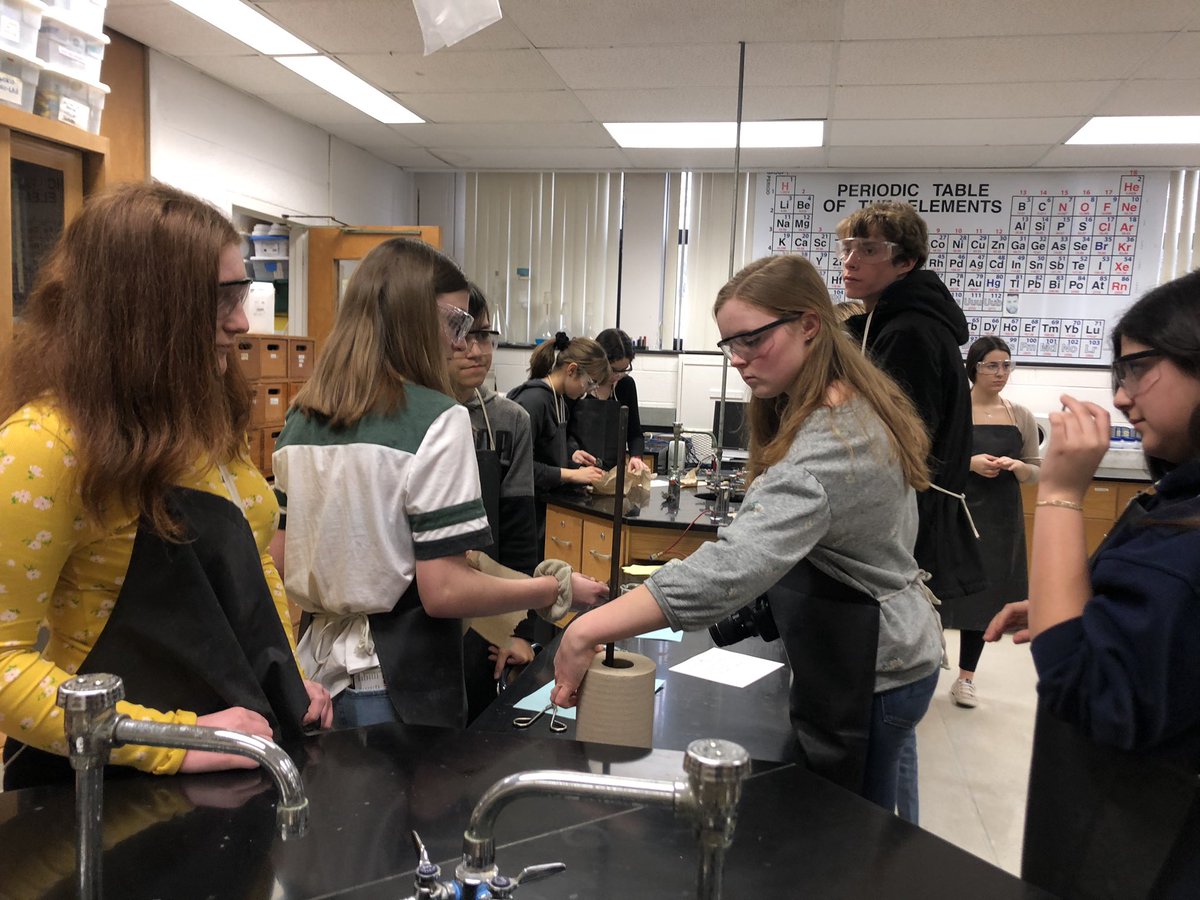 RHS Science Club turned pennies into GOLD at today’s meeting!🏆 #scienceclub #pennies #gold #wegotthatmagictouch