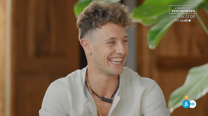 Sin duda es mi idolo, sigue de vacaciones sin hacer nada. 
#isladelastentaciones7