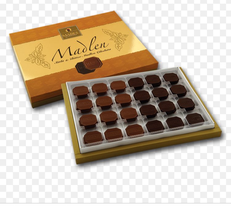 daha çok sivilce çıkmasın diye tam tatlıyı kesecektim ki ablam bunu getirdi... arkadaşlar manyak bir tadı var ağlayarak yiyom şu an