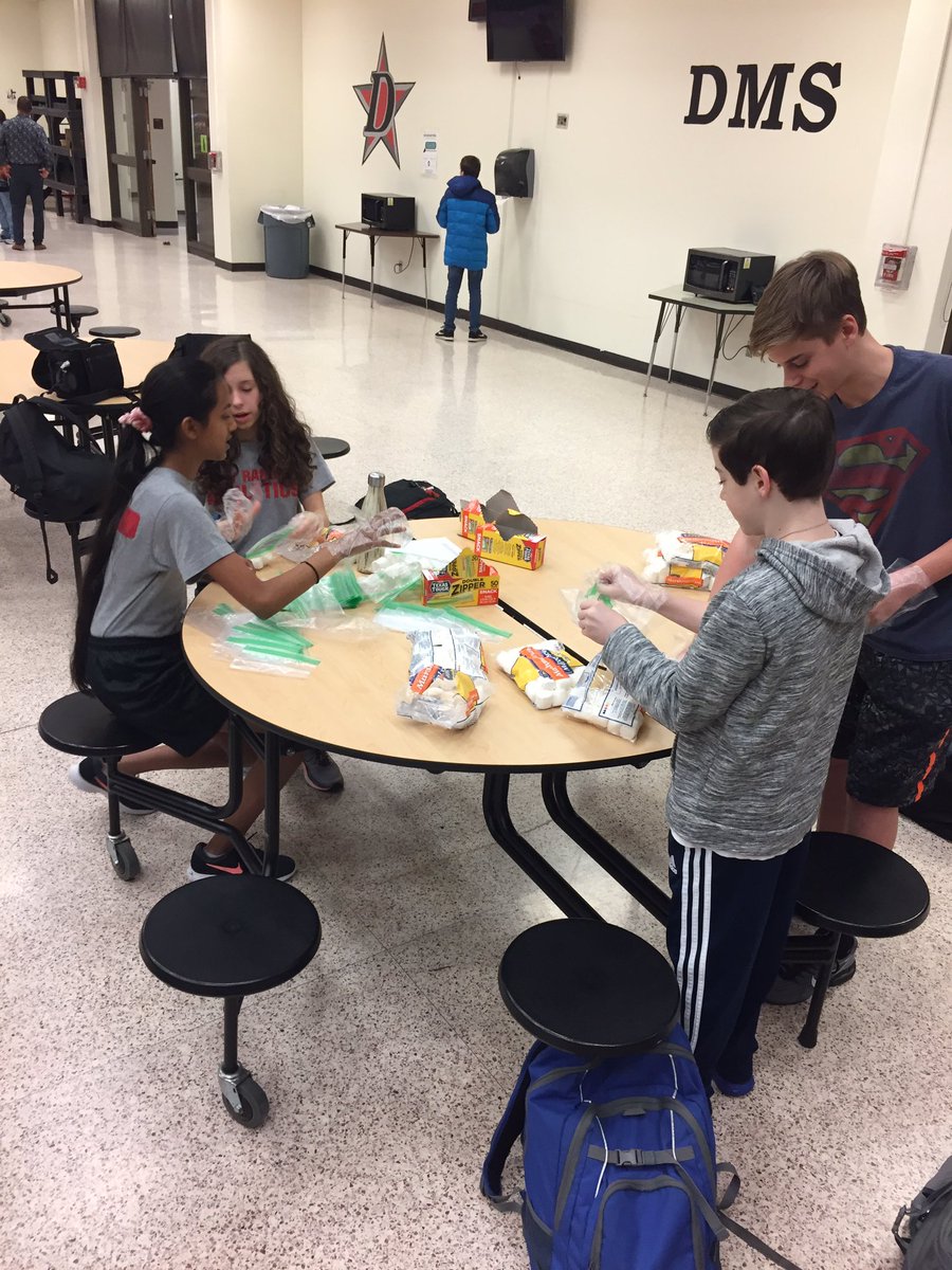 DaughtryMs's tweet photo. Shout out to StuCo and NJHS for all their continuous hard work and help and shout out to our lady Ranger Basketball team who’s working hard getting ready for their game tonight 😍❤️. They sure are some awesome and busy kids! #StrongerTogether #RRISD1Family https://t.co/U85qWISDqg