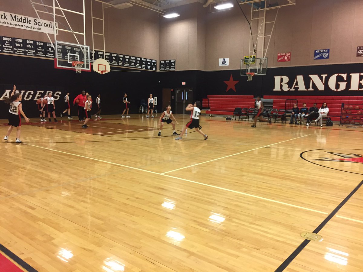 DaughtryMs's tweet photo. Shout out to StuCo and NJHS for all their continuous hard work and help and shout out to our lady Ranger Basketball team who’s working hard getting ready for their game tonight 😍❤️. They sure are some awesome and busy kids! #StrongerTogether #RRISD1Family https://t.co/U85qWISDqg
