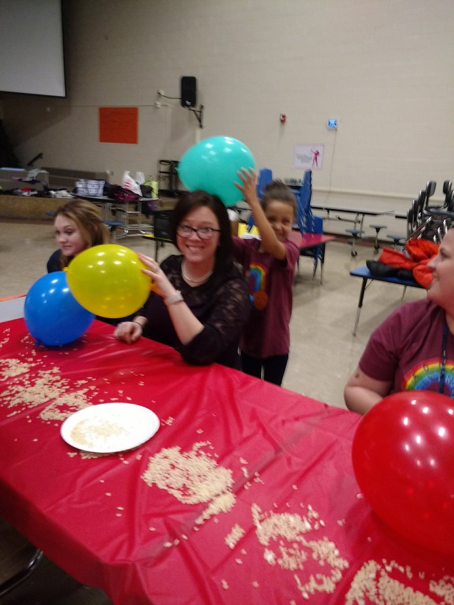 KristieCheek2's tweet photo. Static electricity https://t.co/NH3tlUAJhY