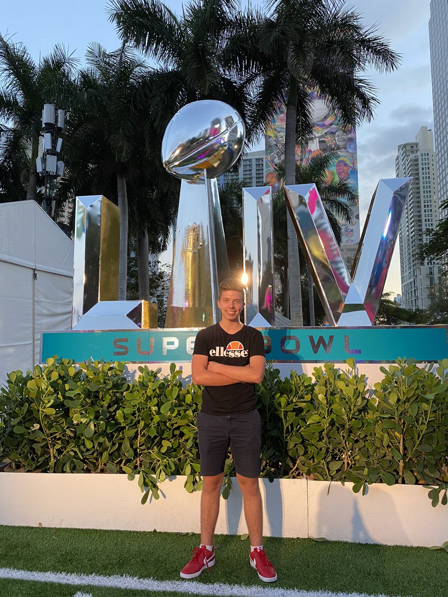 GaetanPich's tweet photo. #nfl100live https://t.co/NwIGb3HAmT
