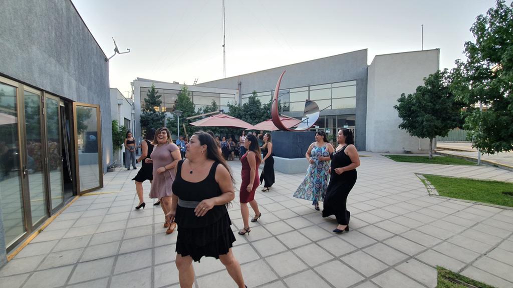 colinadeportes's tweet photo. Hoy en el Centro Lector de Colina, se realizó la ceremonia de cierre de los talleres de baile impartidos en el sector de #LasCanteras #Centenario2 y #ColinaCentro.
@mario_olavarria @MuniColina @ColinaCultura @CorpColina @tucanaltvcl @RadioColinaFM https://t.co/dE3atDbpch