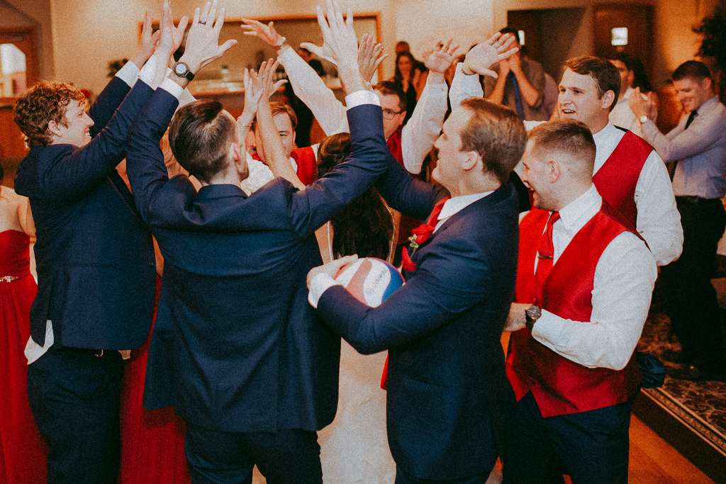 bflosoundwavedj's tweet photo. Who's ready to party this weekend?

#DJ #weddingdj #buffaloDJ https://t.co/BJOFoTErgh