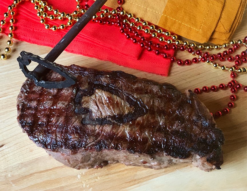 amyfreshy's tweet photo. The KC J Gilbert's and Bristol Seafood restaurants are celebrating KC's trip to the big game with STEAK!  An arrowhead-branded KC Strip Steak.  Very cool! #ChiefsKingdom #KCMO @cheetah @kcstarfyi @kmbc @KCTV5Newsdesk @fox4kc @PatrickMahomes @Mathieu_Era #arrowhead https://t.co/WtBQpZGVHj