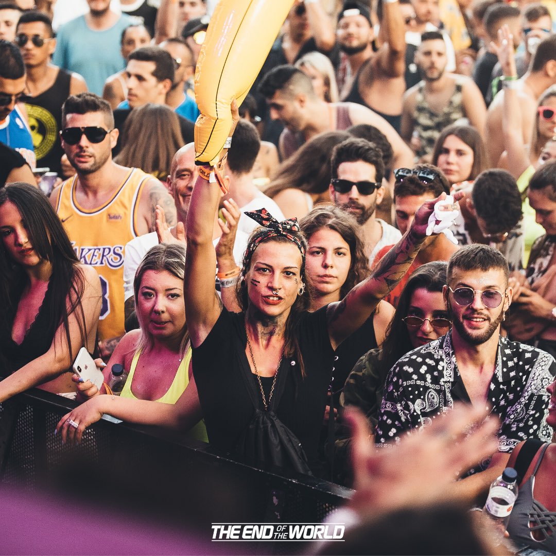 endworldfest's tweet photo. ¿Quién tiene ganas de petarlo este finde? ☝️Cada vez falta menos para el #theend2020! Hazte con tus entradas en https://t.co/cFwYeQncUB https://t.co/Lk14hTGWoL