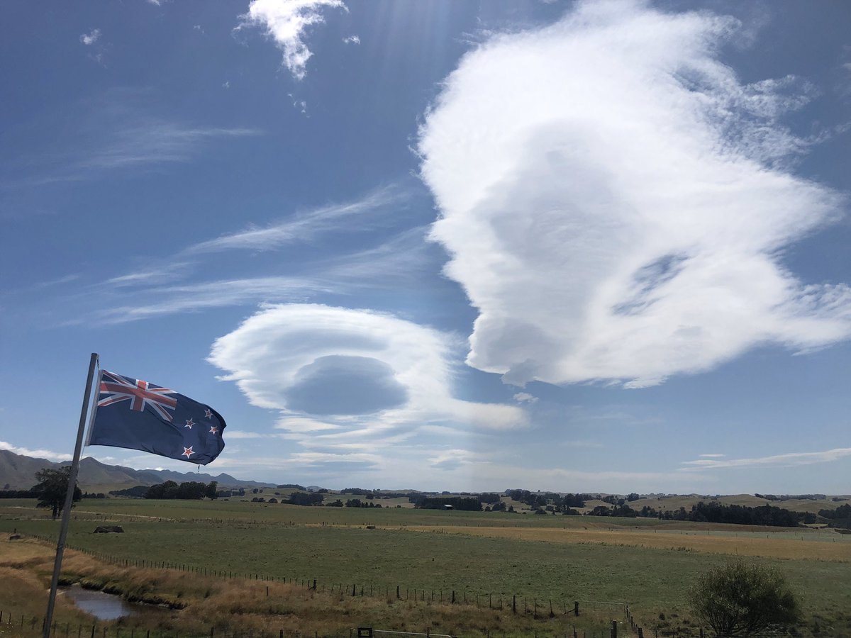A bit of the #hawkesbayarch going on with the slight breeze happening in #dannevirke at the present. #hawkesbay <a href="/WeatherWatchNZ/">WeatherWatch.co.nz</a>