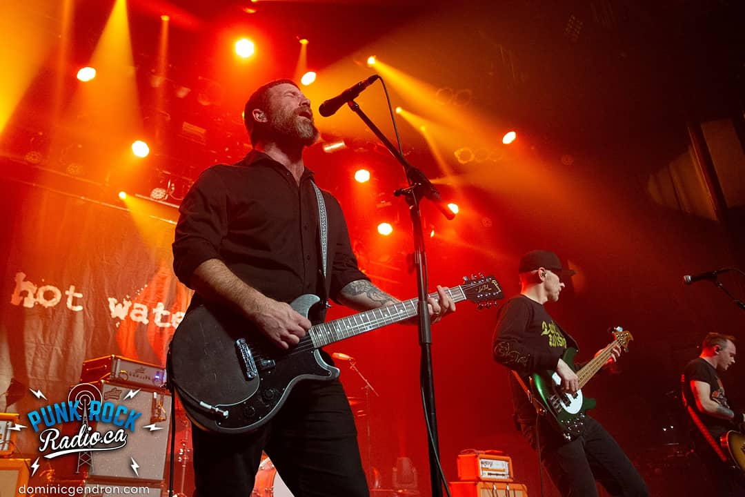 PunkRockRadioCa's tweet photo. Voici nos photos de @HotWaterMusic qui jouait #NoDivision hier au @TheatreCorona ! 

Premières parties : @cancerbats &amp; @TheFullblastRIP 

📷 : @dominicgendron

Thanks to #77Montréal, @greenlandprod
&amp; @evenko
https://t.co/3hDdoxJiEd https://t.co/2VimSETFYN