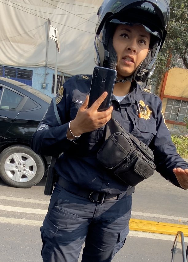 netomalpica's tweet photo. @Marianagrl Los tipos de la izquierda son los mismos que me tiraron de la moto para hacerme una “revisión” la tipa siempre graba y el otro te amedrenta ... después andaban diciendo que yo no me quise parar y que los ataque! Al parecer es su forma de actuar. https://t.co/G2JK6YEfHH
