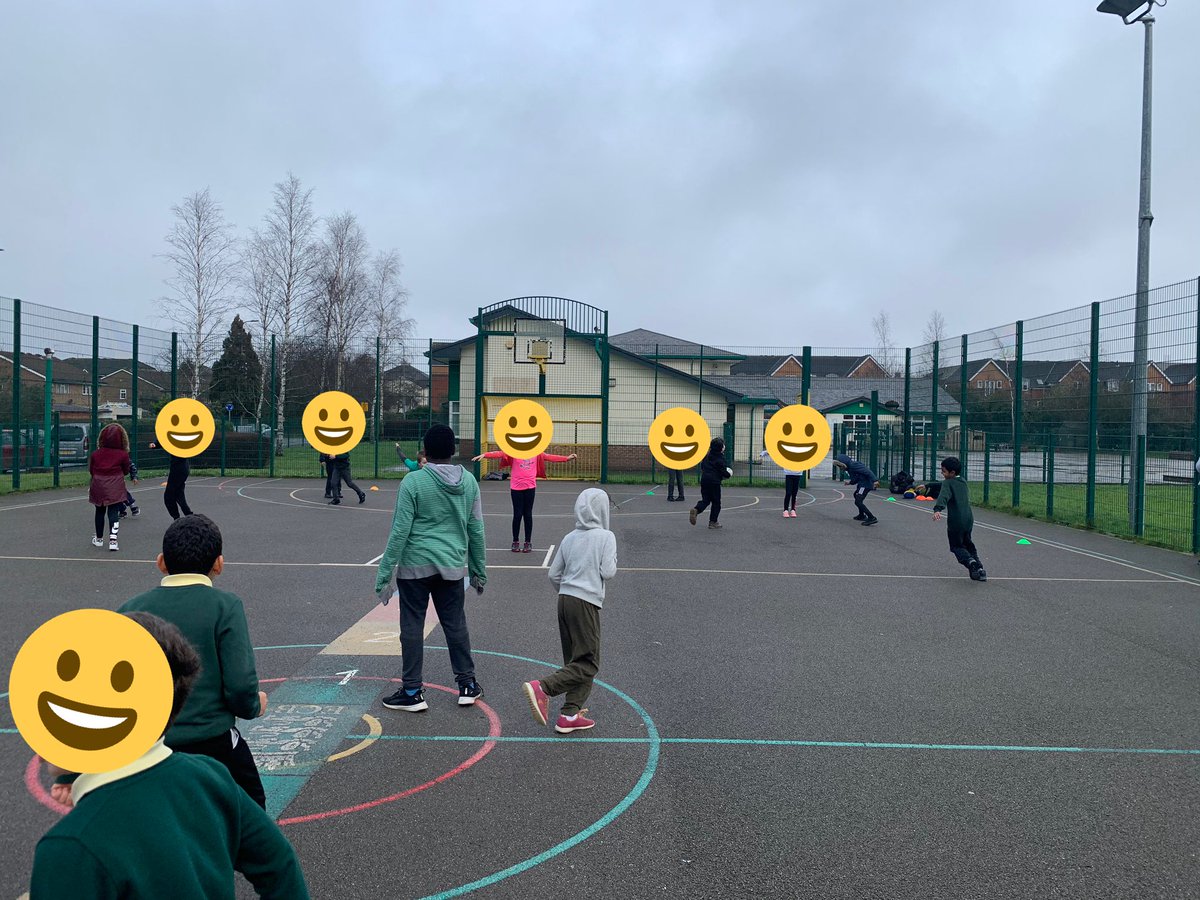 laurenholloway9's tweet photo. Very productive day! First up we had @StCuthbertsPrm primary with @CAVC_Sport - then @thebunsrfc U6s training where @YACymru @joneseacardiff is assisting - followed by U12s training with the boys training really hard - finished off with @whitchurchwrfc training #bedtimeplease 💤 https://t.co/RC5rTJ4jVQ