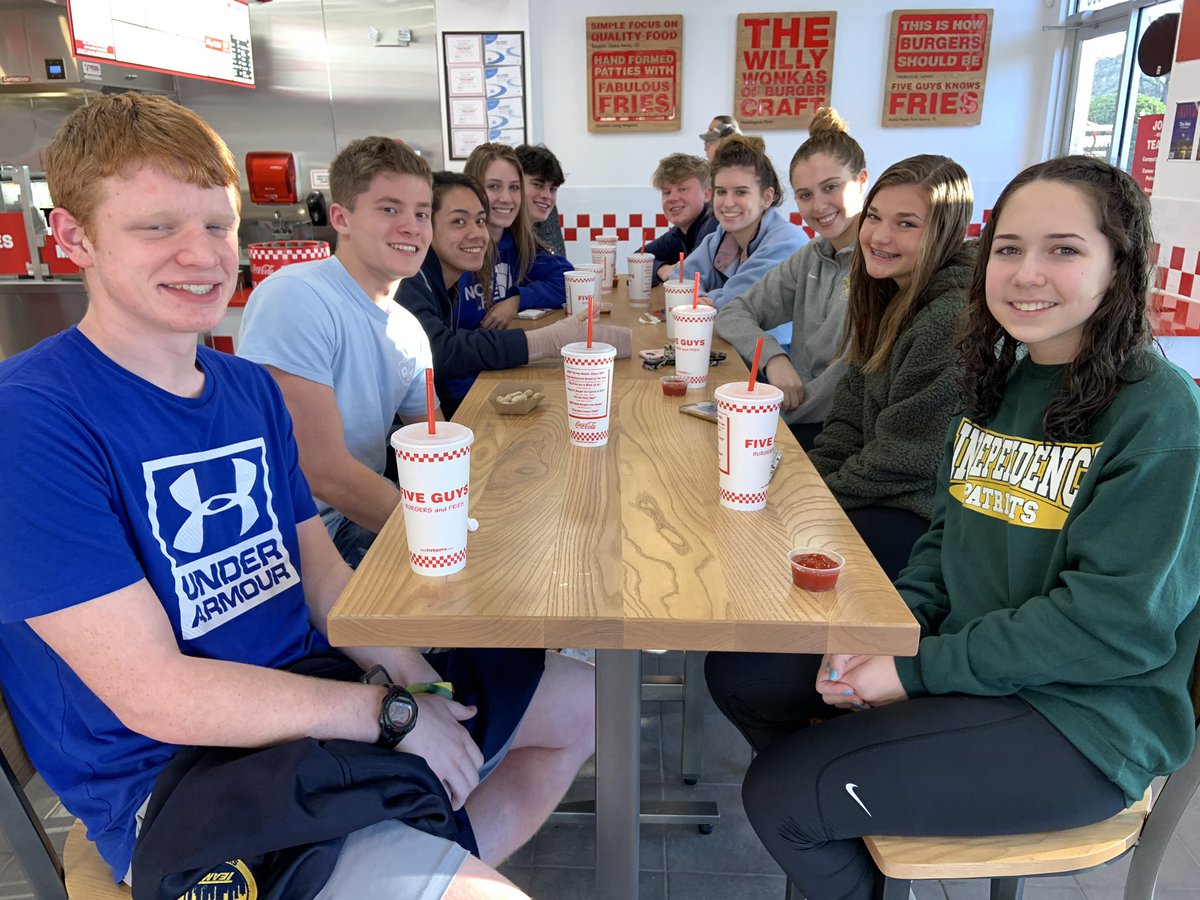 BigISwim's tweet photo. Regional Dinner after the last practice of the season! Join us at MCAC Saturday morning for the West 4A Regional Meet! https://t.co/FIGPiPc7XE