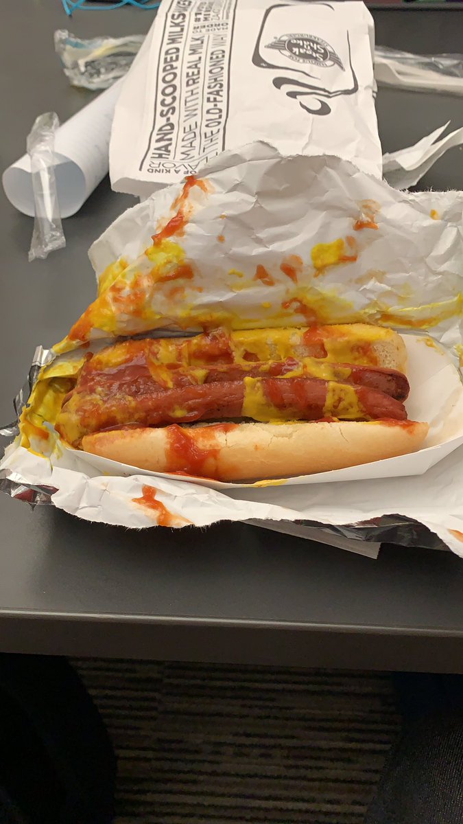 _dmanc's tweet photo. wtf @SteaknShake https://t.co/ymBmUxGic3