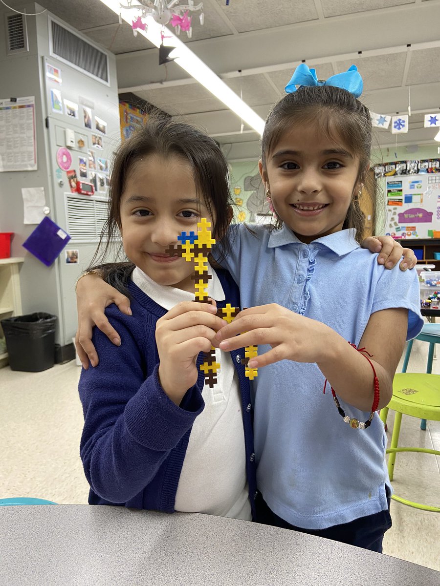 ExtraInKinder's tweet image. It’s a giraffe! We were able to purchase @PlusPlusUSA thanks to Box Tops and @KFALCONSRULE #KennedyCallOut #Burbank111 
Play is powerful!