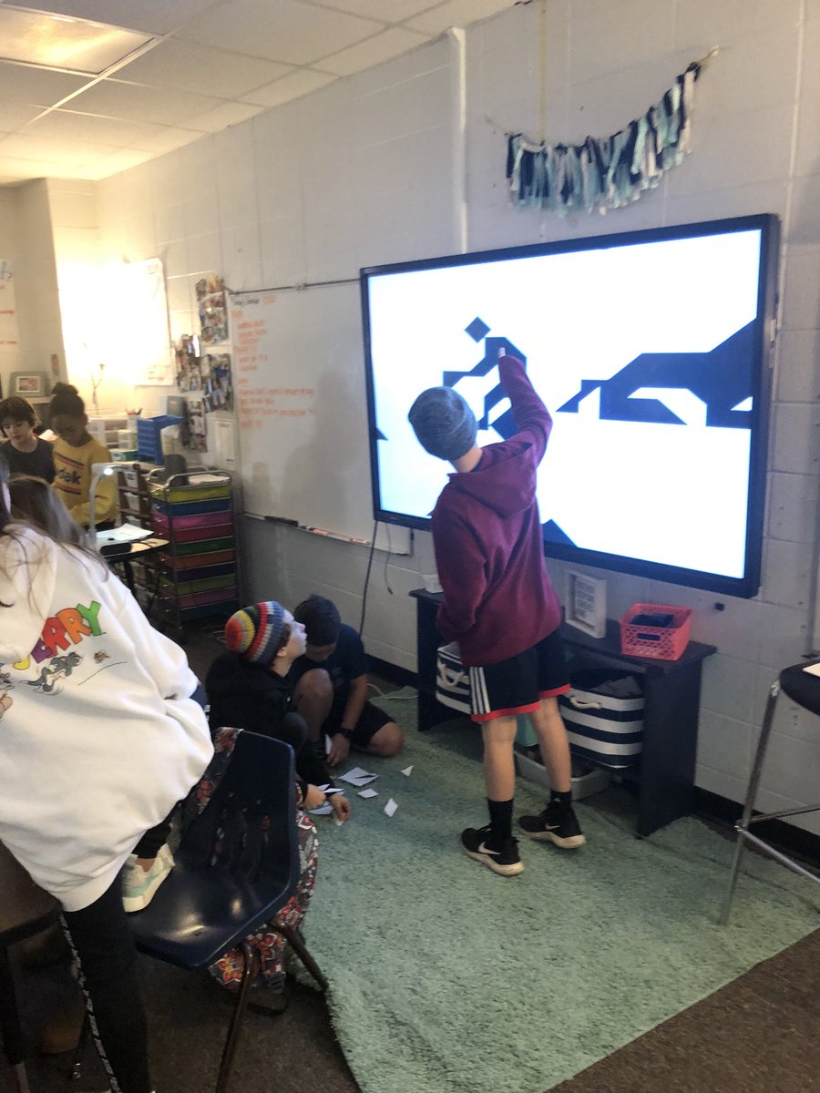 bartonbunch123's tweet photo. Introduction to our geometry unit! #tangrams #typesoftriangles https://t.co/uyl0kGqIvi