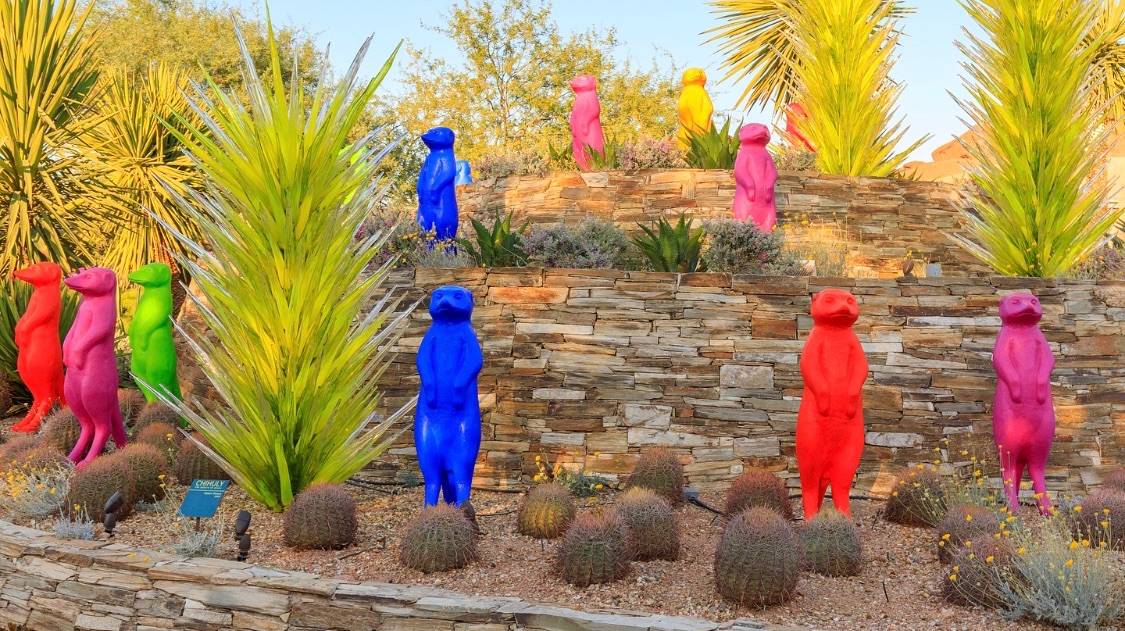 When art meets art 🎨 Have you seen the meerkats of <a href="/Cra_King/">Cracking Art</a>? #wildDBG

📸: Jake DeBruyckere Photography