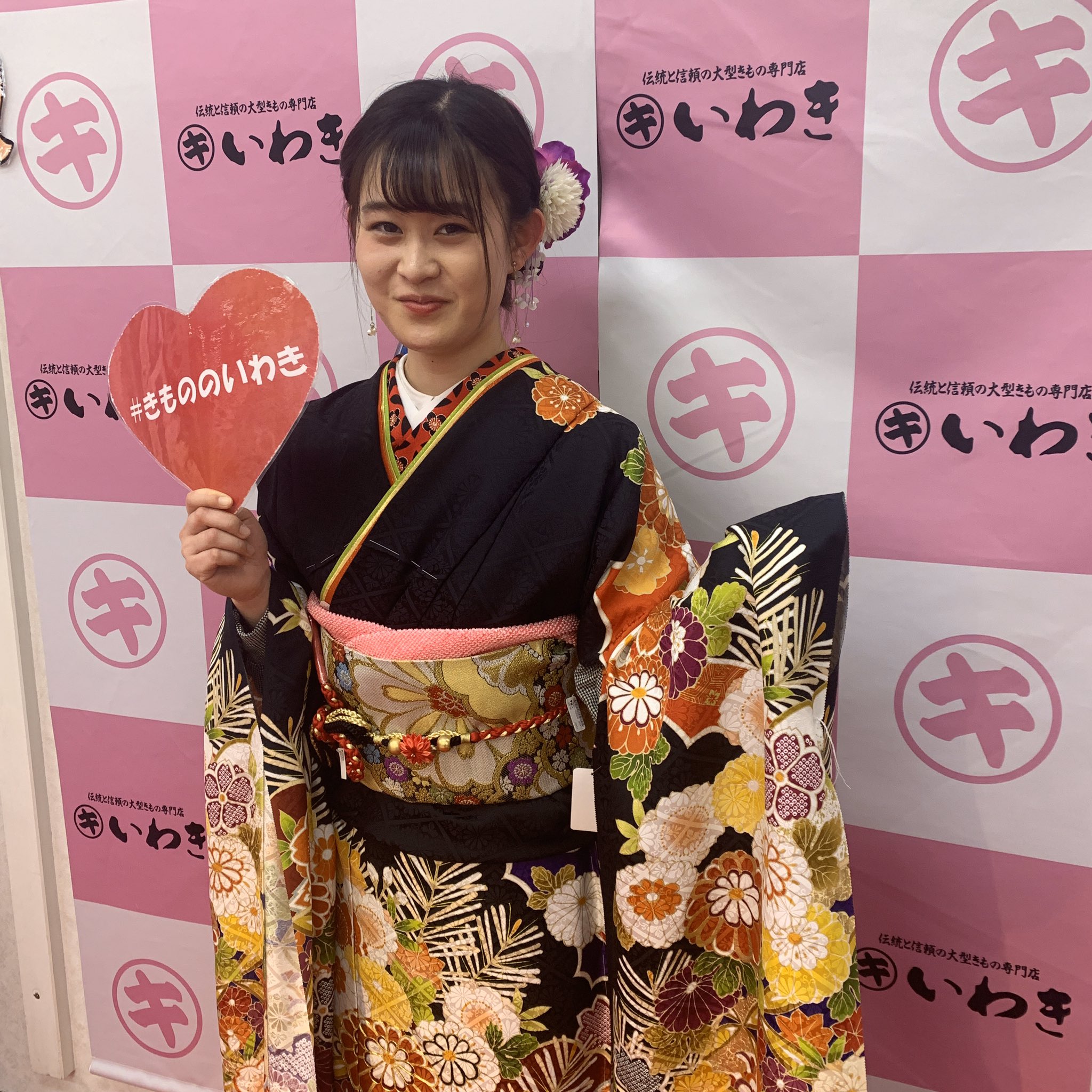 いわきプリンセス 黒地に明るい花柄のコントラストがcuteお振袖をお選びいただきました 明るいピンクの帯揚げでさらに Twitter 01 31 きもの専門店いわき 福島市 着物 振袖 成人式