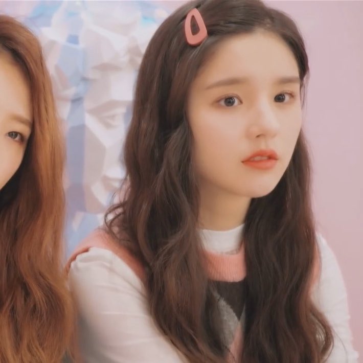 low quality heejin tweet media