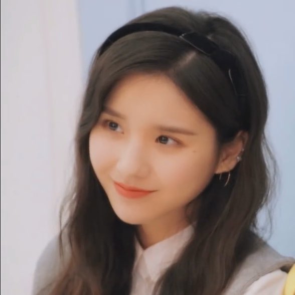 low quality heejin tweet media