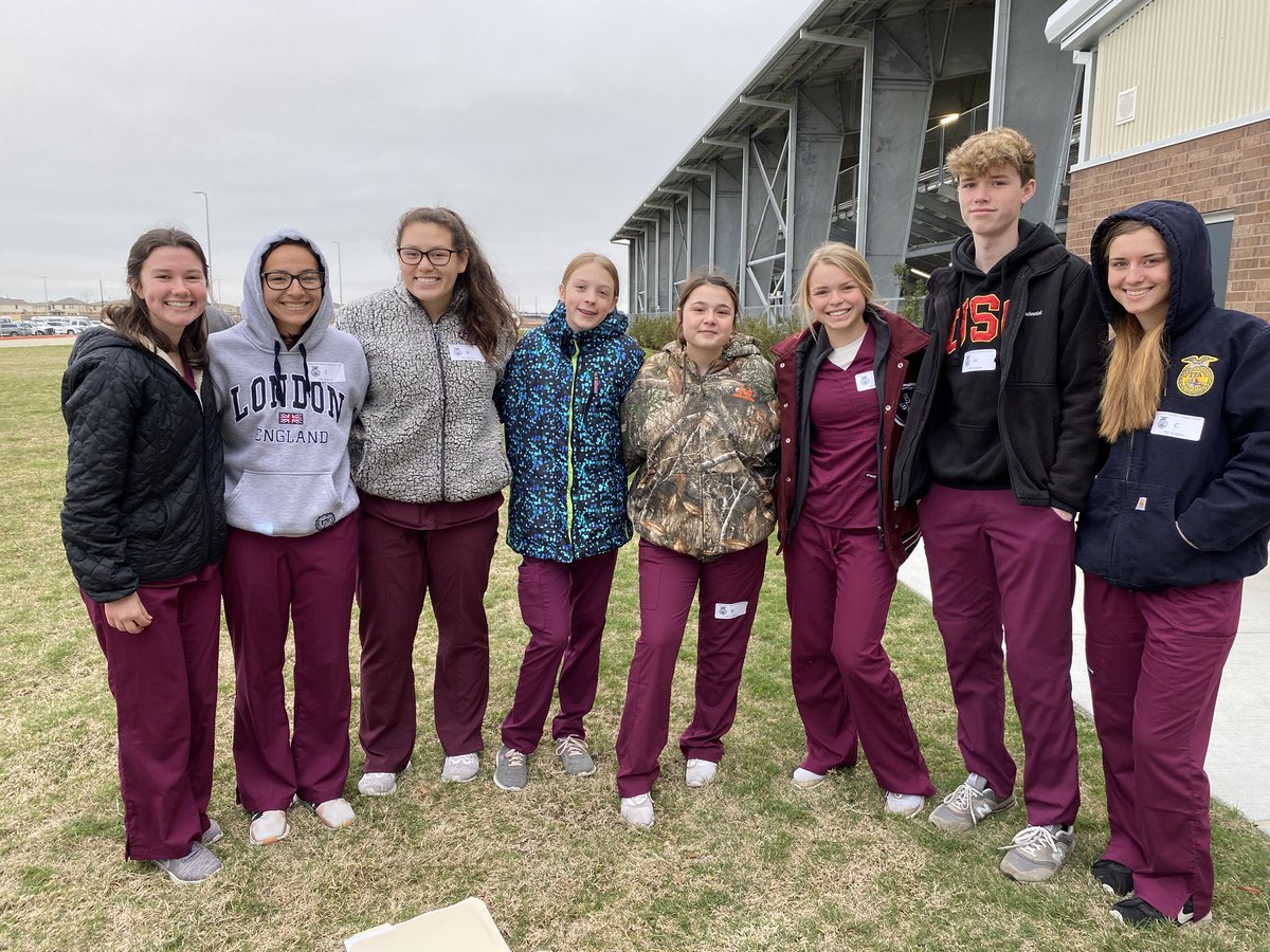 LindseyHaley2's tweet photo. @GeorgeRanchFFA Veterinary Science Team placed 15th out of over 100 teams today at the Katy CDE Invitational! Great start to the contest season!! ππ»ππ»ππ»ππ»ππ» @LamarCISDCTE @WeAreGRHS #wearegr #wearecold https://t.co/i6UrisahVF