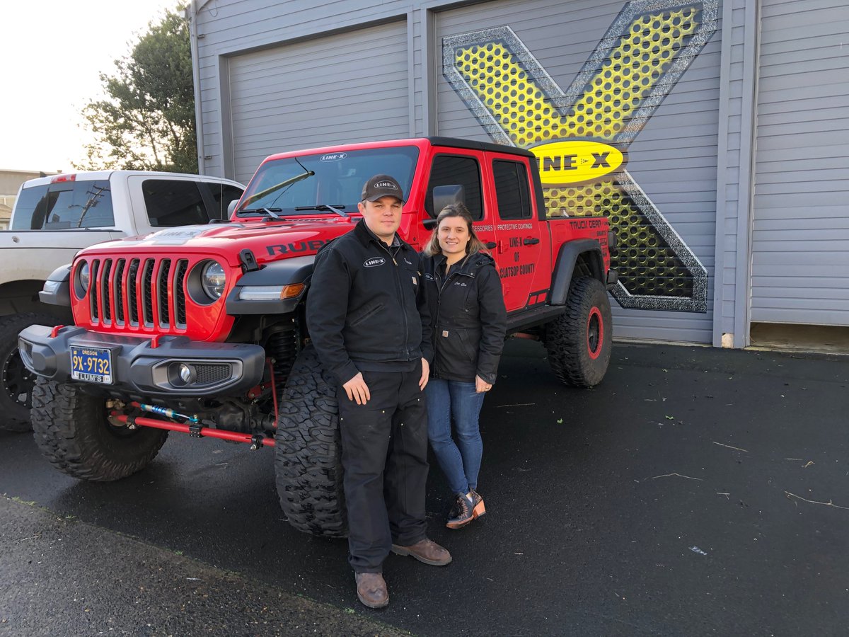 Thanks to the guys at @linexthecoast &amp; Rob @coastal_trashpanda for being our first customer! 
Great day talking product &amp; taking the rigs out off the beaten path. Check them out in Seaside, Oregon!

#linex #trucks #offroad #overlanding #jeeplife #4WD #jeeps #sema #pickuptrucks