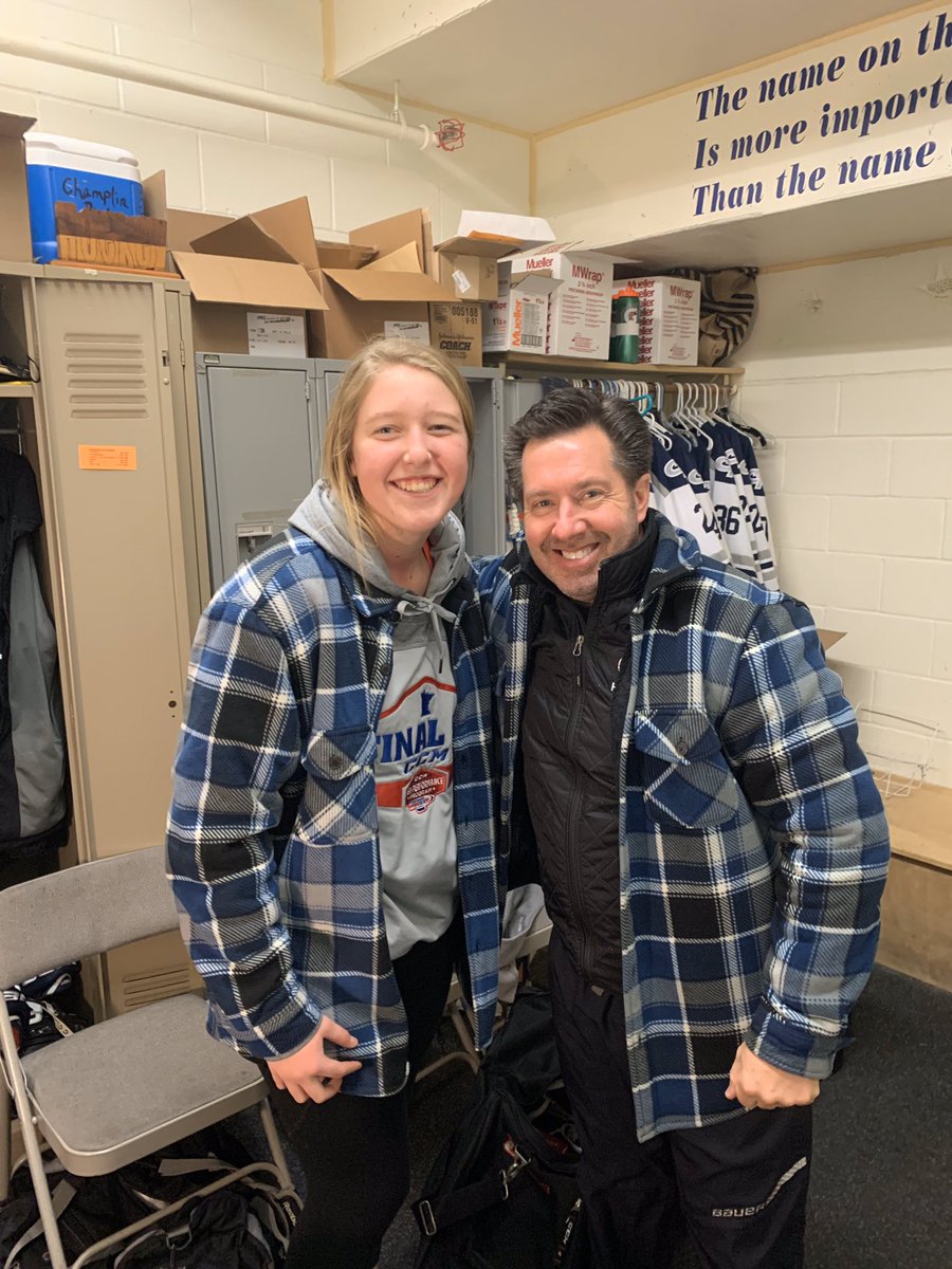 Do you and your coach have matching flannels? #twinnies #assistancegoaliecoach