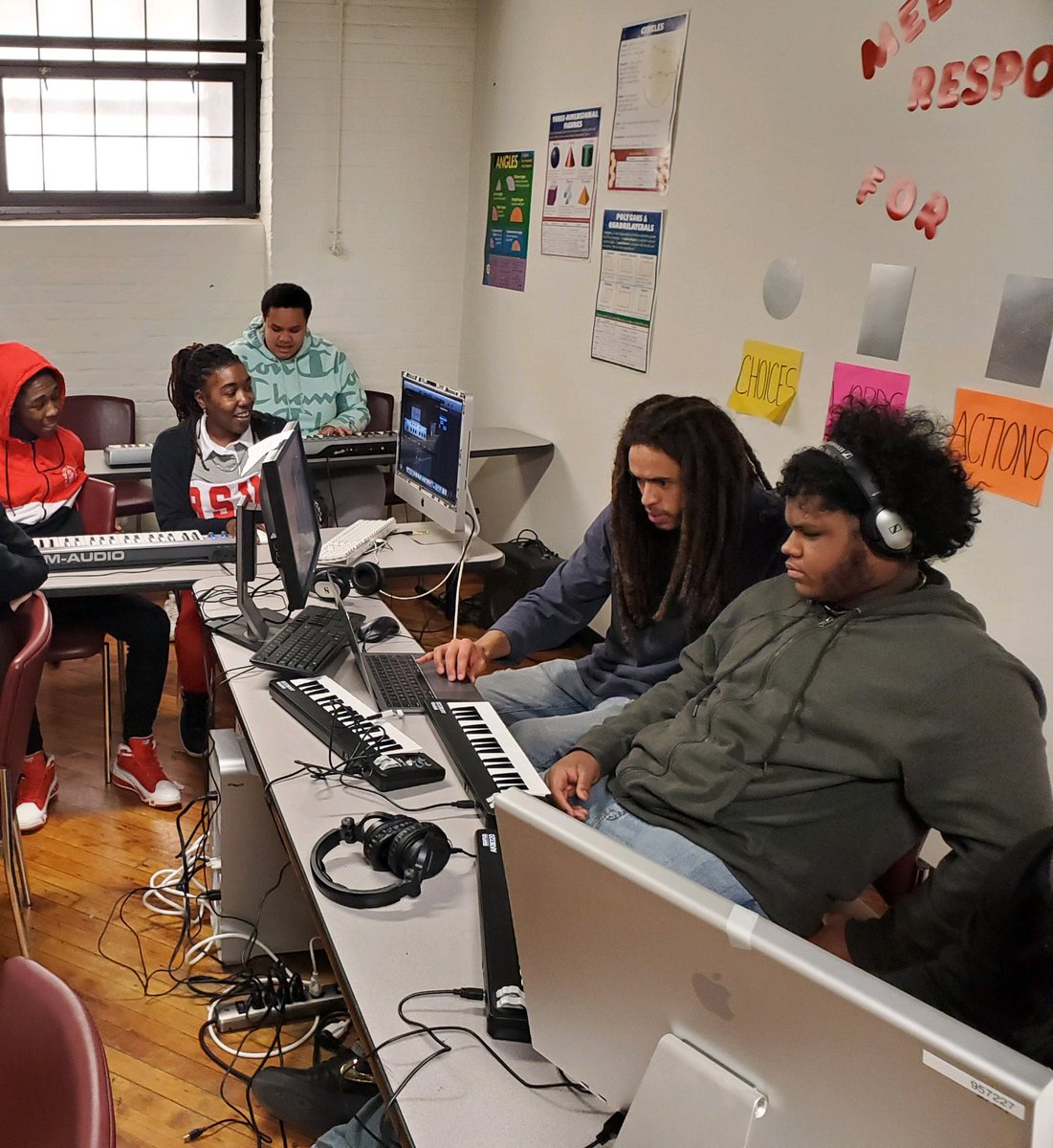 BeyondthebarsPA's tweet image. Big news!!! @beyond_the_bars is officially and accredited music program for students to get an art credit! We are officially working at @liguoriacademy to help in opportunities network schools for students who are undercredited recover credits! @muzikaldunk and @awesomenostalgia