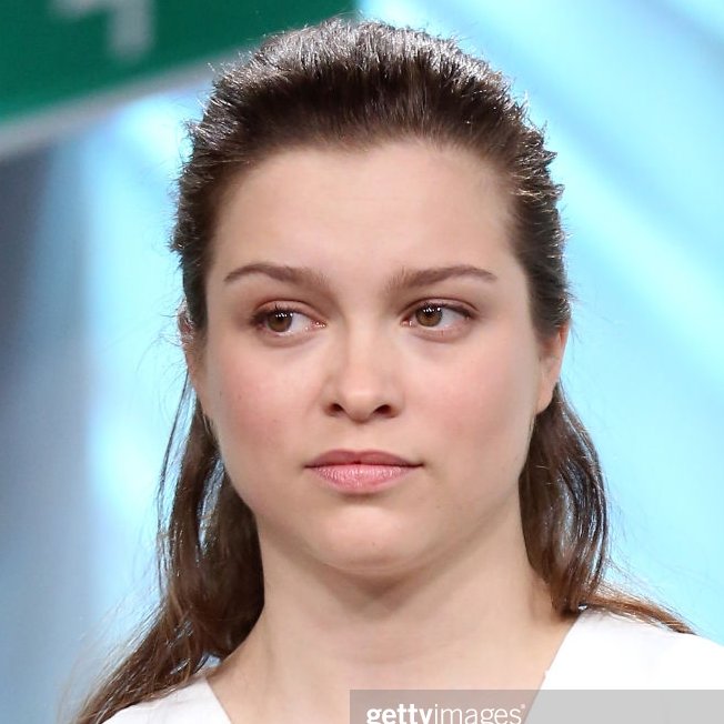 0lala6's tweet photo. geeeez sophie cookson without makeup and with makeup and effect to slim her large neck. #sophiecookson #failmakeup sorry. looks like a drag queen. no darling, no. https://t.co/QcfUfbiwge