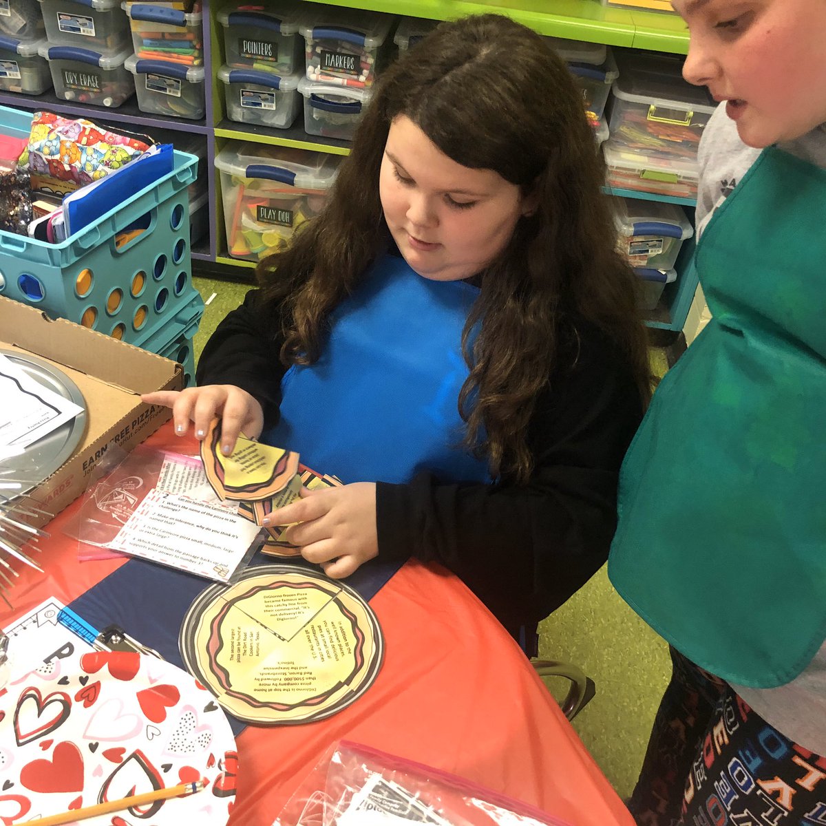 OESrockSTARS's tweet photo. If you have not dined in Cashion’s 3rd Grade Cafe, then you’re likely yet hungry! Today’s menu by the chefs included: Main Ideas/Supporting Details &amp; Equivalent Fractions! These students are full! Thanks, Ms. Cashion, for engaging your learners in such meaningful ways! @suptking https://t.co/dcfFZ8RPuk