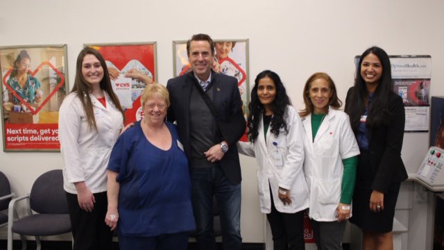 ChelseyMehta's tweet photo. Pleased to have hosted @RepMarkWalker to discuss how our @CVSHealth team is committed to fighting the opioid epidemic and respond to the communities we serve! #drugtakeback https://t.co/8dfGz9hDBv