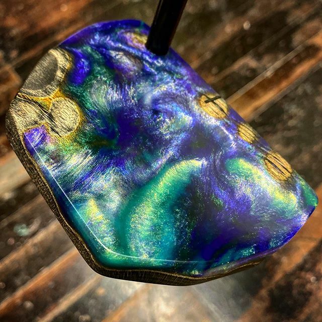Psychedelic, baby. Purples and greens on quilted maple, in the Almeda shape. One of the 60+ putters we’re currently working on! Should be shipping around 15 out in the next week or so. Production is flying! When are you going to get your custom order in … ift.tt/2GH6OhC