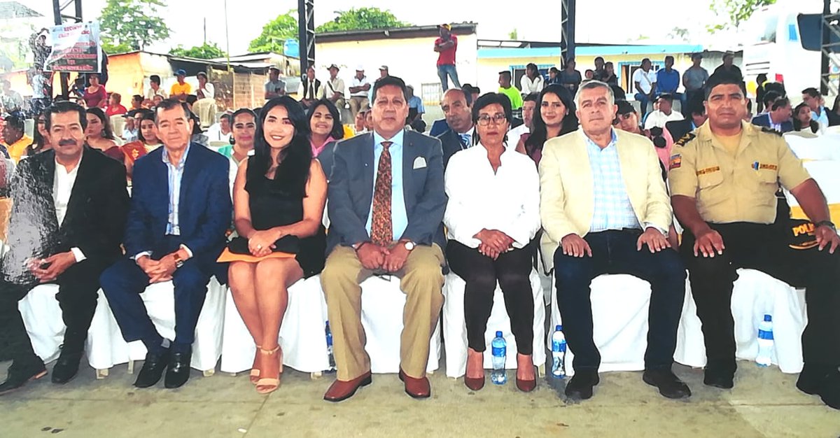 PontonRamiro's tweet photo. Participe en las fiestas de cantonización de la "Princesa de #Chimborazo" el cantón #Cumandá en donde recibimos el reconocimiento por el trabajo de nuestro Ministerio. Además firmamos un compromiso de trabajo con la Alcaldesa Eliana Medina. https://t.co/8IxOFWO6f8