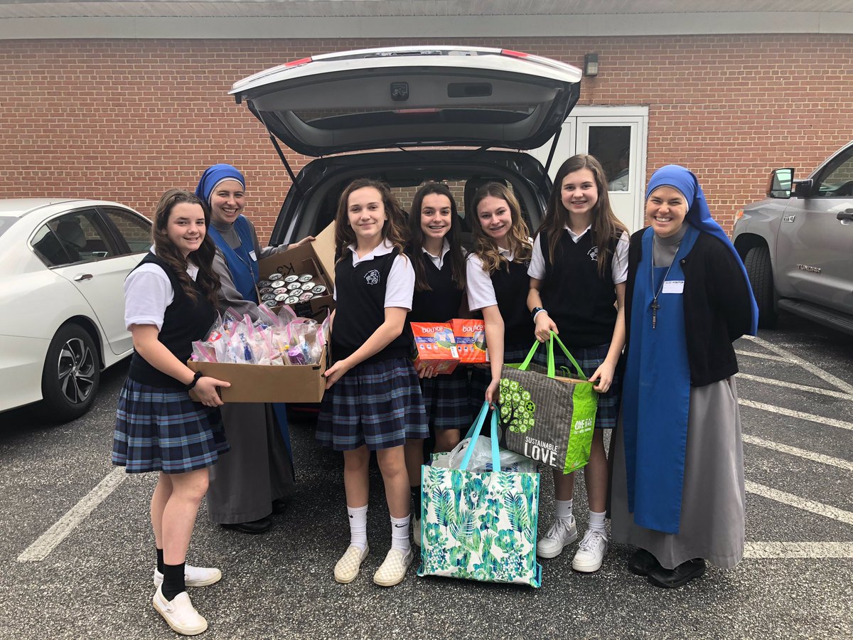 hmfrancisco's tweet photo. Today @FAWcrusaders celebrated vocations! God bless you, Sr. Sacré Coeur, Sr. Vessel, Fr. David &amp; Fr. Rob!! #CSW2020 @ADWCathSchools #ADWFamily https://t.co/nsJOeAsgnm