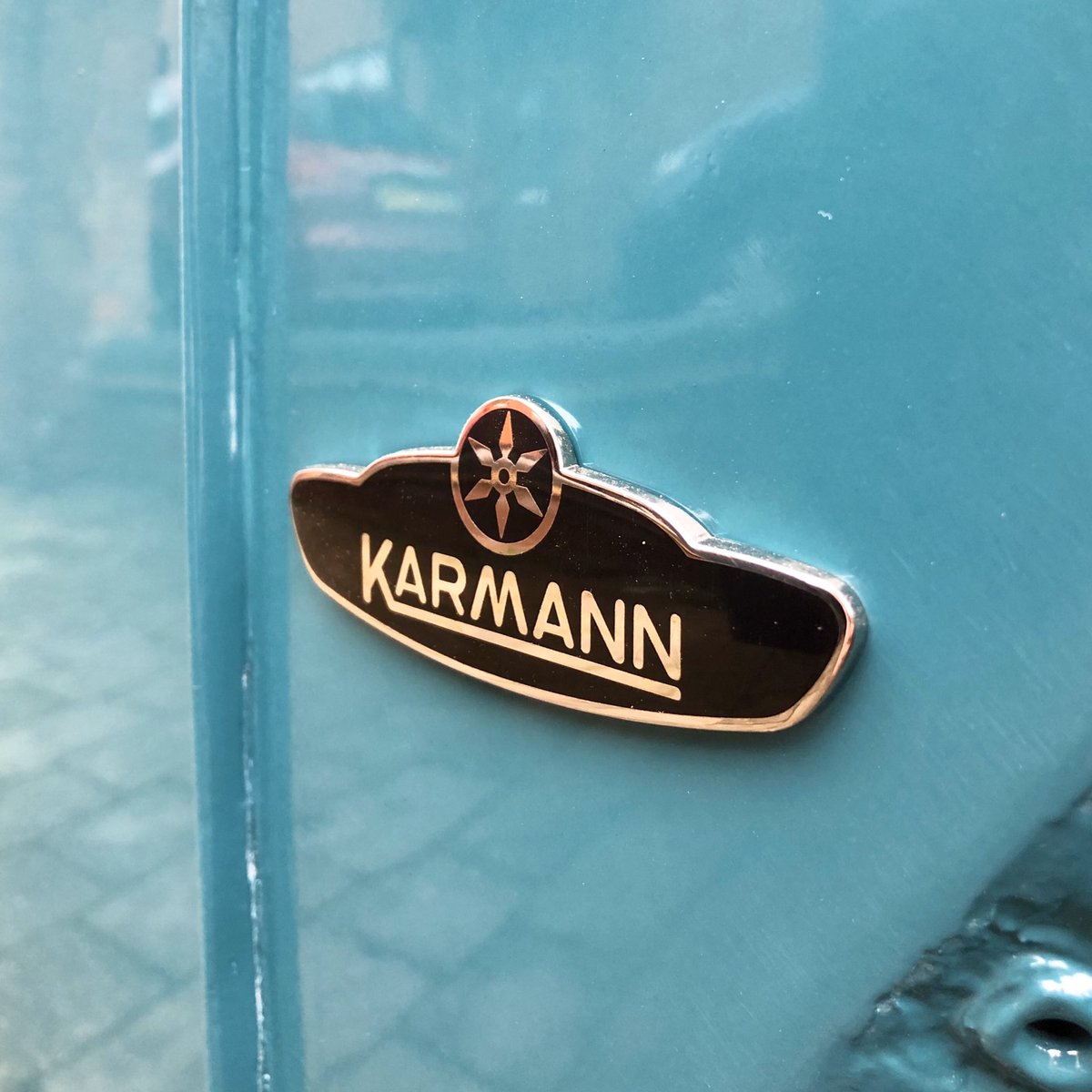 nige1171's tweet photo. Update on my Karmann Cabrio build: air ride, big 2387cc aircooled motor, sitting on chrome and detailed fuchs https://t.co/LwvHERBOvh