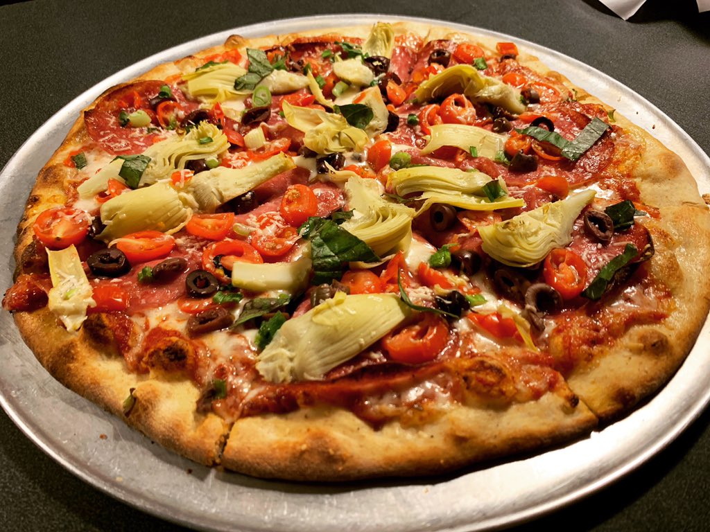 LocalMythPizza's tweet photo. PIZZA, it’s what everyone wants for dinner https://t.co/GdeBt9dZNn