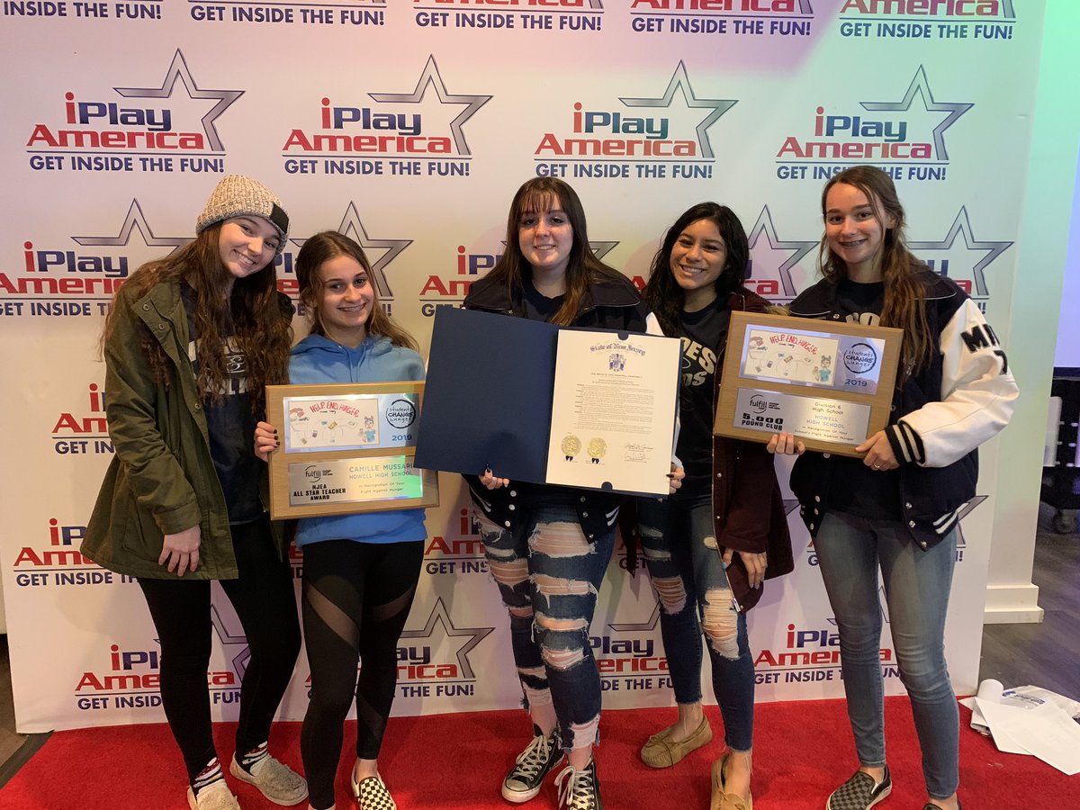 HowellSADD's tweet image. Thank you to everyone who donated to our food drive, which helped us reach our goal of 5,000 pounds! And congratulations to Mrs. Mussari for receiving the All Star Teacher award! @BravermanHHS