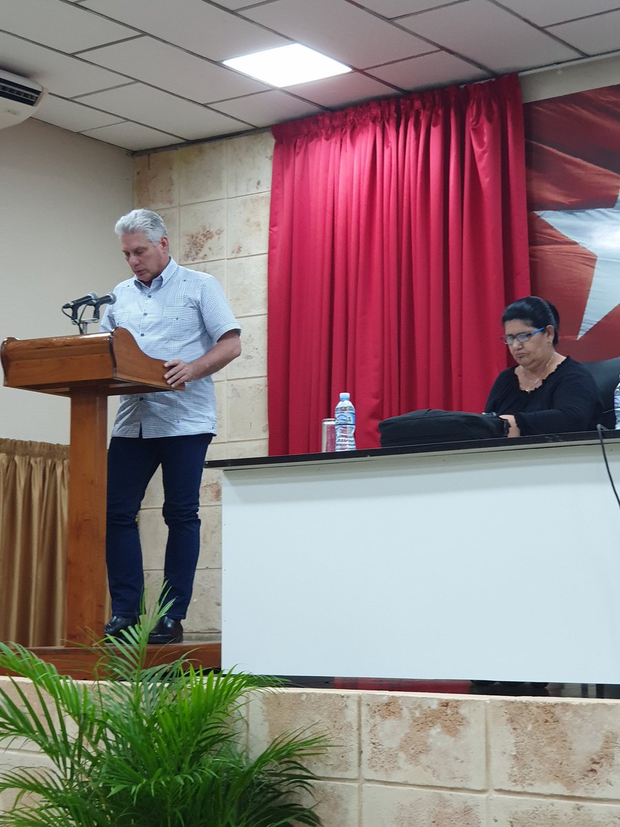 Concluye visita gubernamental a #Artemisa con reunión de presidente <a href="/DiazCanelB/">Miguel Díaz-Canel Bermúdez</a> con principales cuadros de la región. Instó a promover exportaciones y a incentivar a los productores en ese sentido. #SomosCuba <a href="/MINCEX_CUBA/">MINCEX🇨🇺</a>