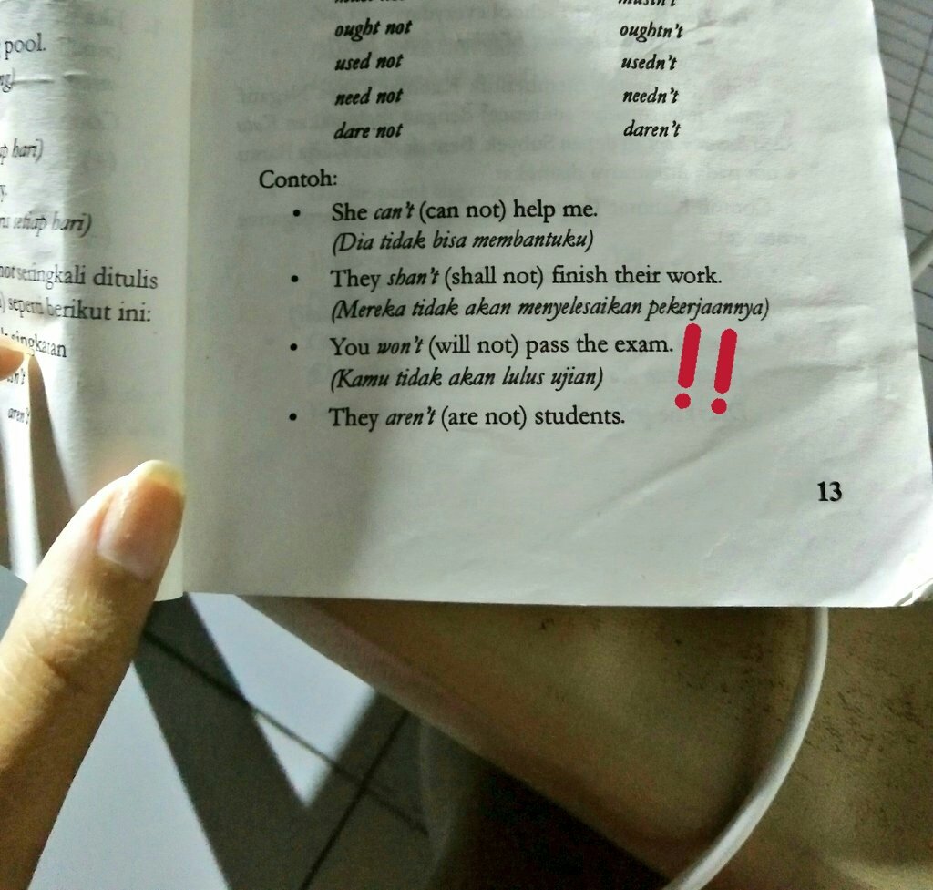 Waktu itu post ujian UKMPPD sebulan nganggur sembari menunggu hasil ujian, terus tiba2 dirumah nemu buku bahasa inggris dalam hati "ah lumayan juga nih nganggur2 sambil belajar bahasa inggris "Gak sampe sejam aku baca2 sampailah ke kalimat suram dibawah ini. 
FIKIRAN AUTO KACAO !