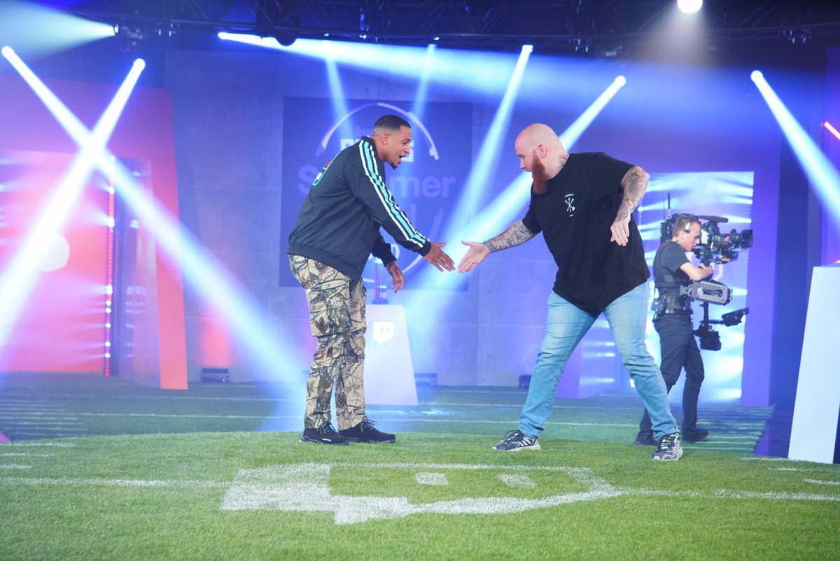 @timthetatman and @JohnathanAbram1 with the high 5.