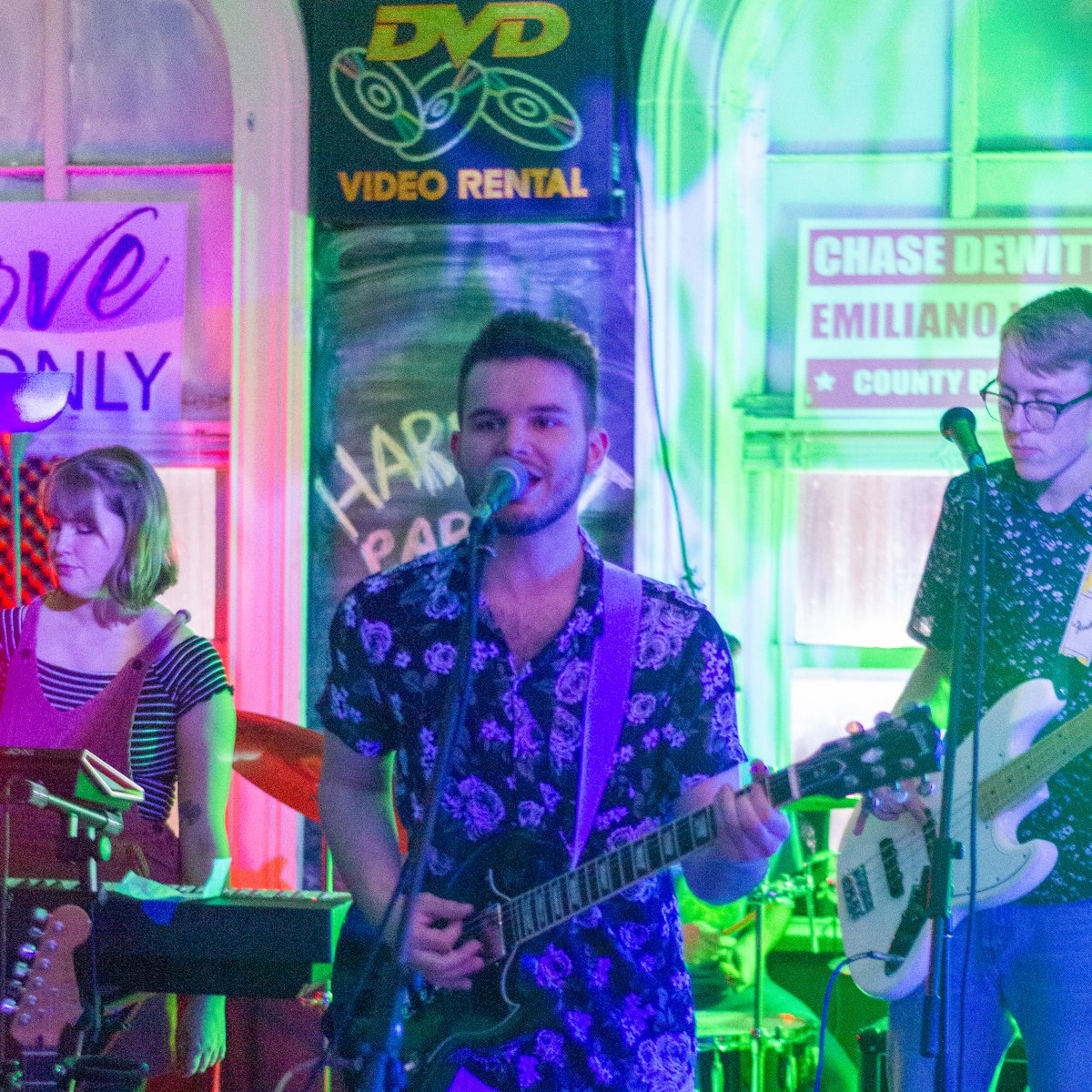theLitContent's tweet photo. Check out this video of The Facades performing live at The Apartment
https://t.co/bH1W8SoulO https://t.co/gFihH2AUqF