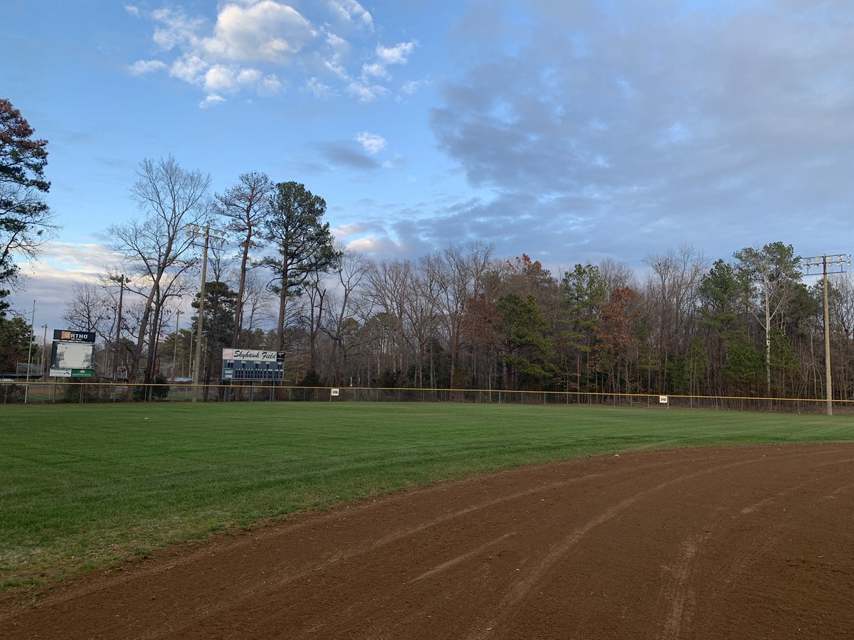 LCBirdBaseball's tweet photo. 🚨Half Day Tomorrow🚨
We’ll be out on the field from 12:30-2:30! Be sure to have transportation arranged! #25DaysOut #1Flock1Goal https://t.co/NDPlkkDhlG