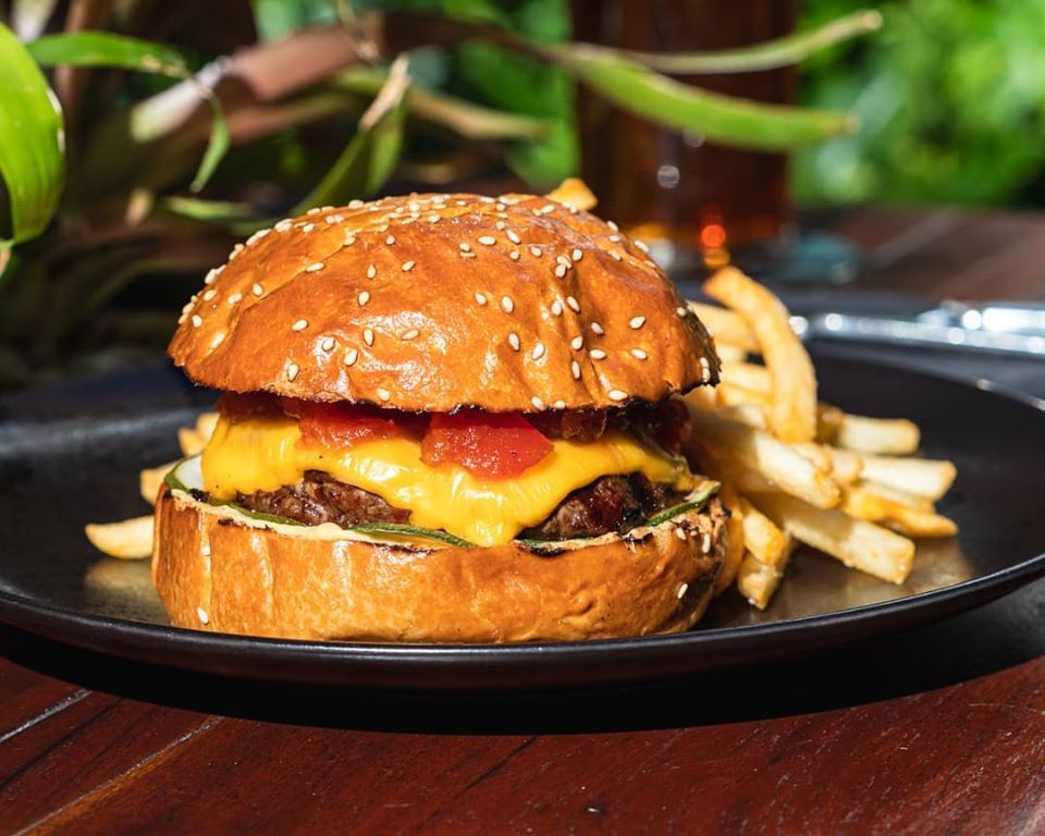 HappiestHour_WA's tweet photo. Update alert: $25.00 Lunch Specials 🍔, $9.00 Beer 🍺, and $10.00 Negroni 🍸 in Perth
More details here 👉 https://t.co/OJhA0dfdeB

#Perth #perthfood #pertheats #lunch #beer #burger #cocktail https://t.co/YBb4TRIrQ0
