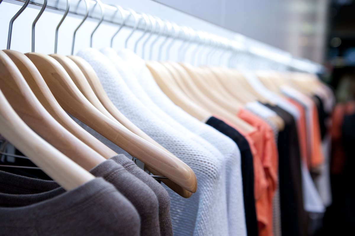 Getting dressed is a breeze! Our spacious closets make it easy to organize and stow your belongings. bit.ly/2RmDBPm