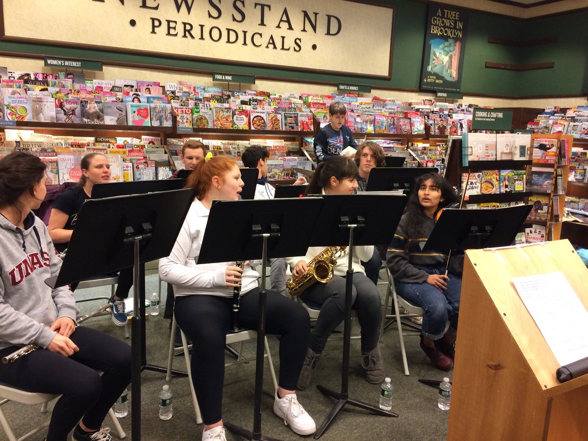 PatsyDiv's tweet image. Open mic for Millis School Teen Council! #millismshslibrary #millishigh #nlgustafson