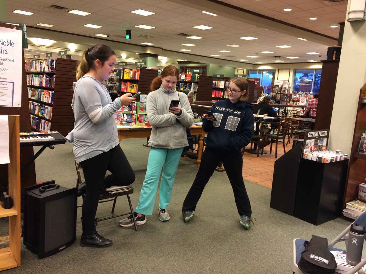 PatsyDiv's tweet image. Open mic for Millis School Teen Council! #millismshslibrary #millishigh #nlgustafson