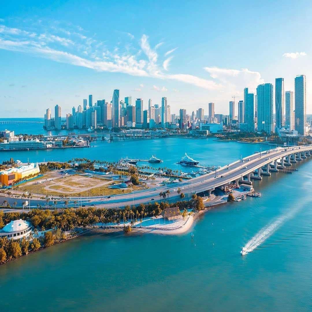 SoleOTO's tweet photo. Travel Thursday.
Are you visiting the MAGIC City of Miami for the Super Bowl?
So much to do...so little time!
@florida_greatshots
PHOTOGRAPHER | @visuals.by.luis
#Jetsettering
#startliving
#noblehousehotels#surroundmewithwater
#superbowlweekend
#miami https://t.co/F72Iz4G5pm