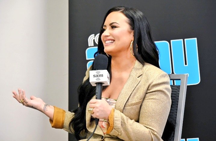 El impacto que Demi ha tenido con Anyone, con llegar a cantar junto al piano en los Grammys, sin promoción, sin show, sólo ella con su voz, la letra de la canción y el sentimiento, Demi Lovato ha demostrado ser una artista COMPLETA en toda la extensión de la palabra.